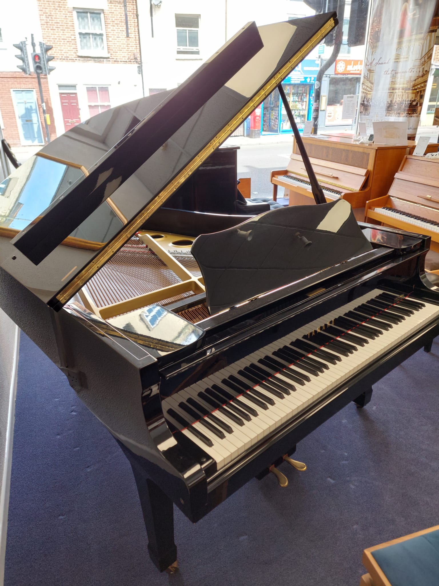 Yamaha G3E Grand Piano in Bright Black – Gallery image – Roberts Pianos Oxford