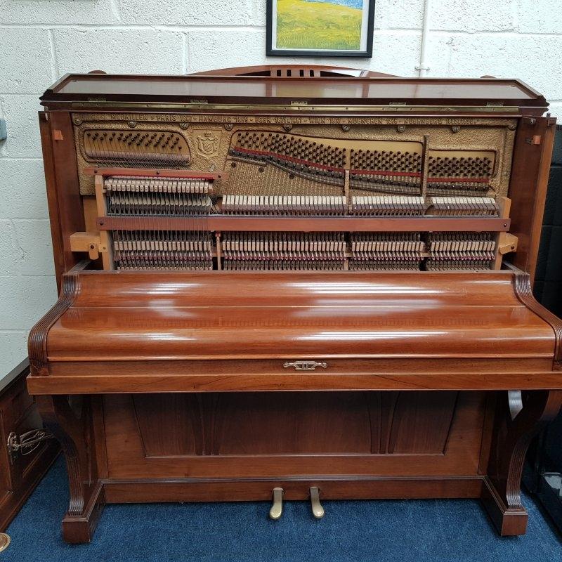 Steingraeber & Sohne 135 upright Piano in mahogany – Gallery image – Roberts Pianos Oxford