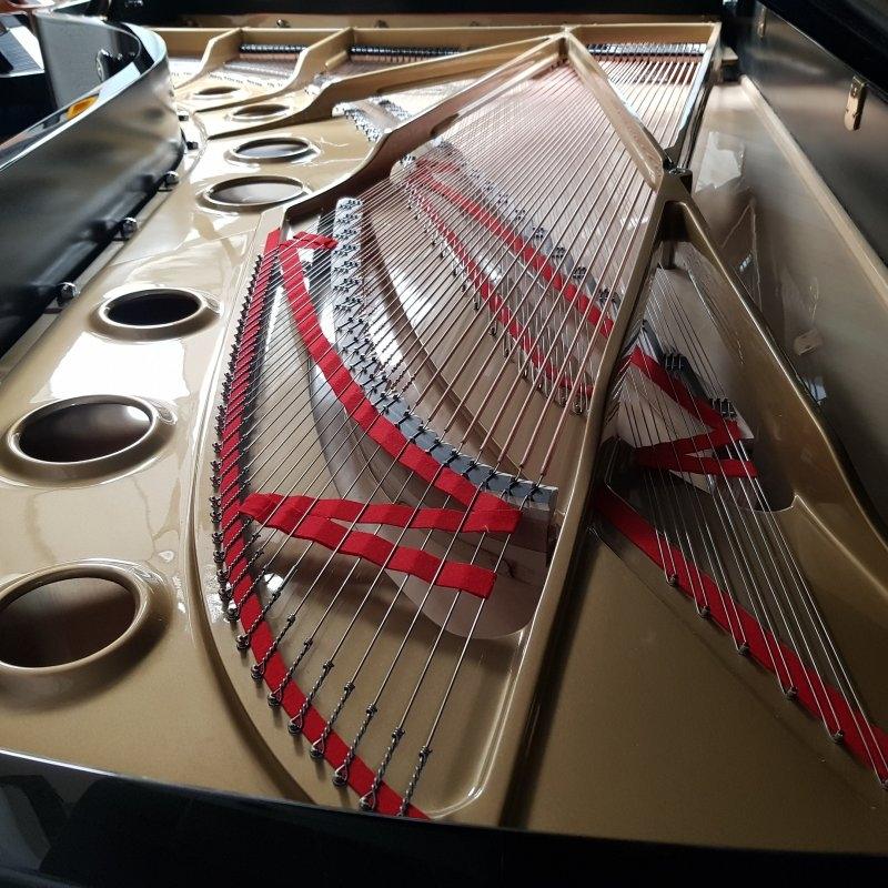 Yamaha CF concert grand Piano in bright black – Gallery image – Roberts Pianos Oxford