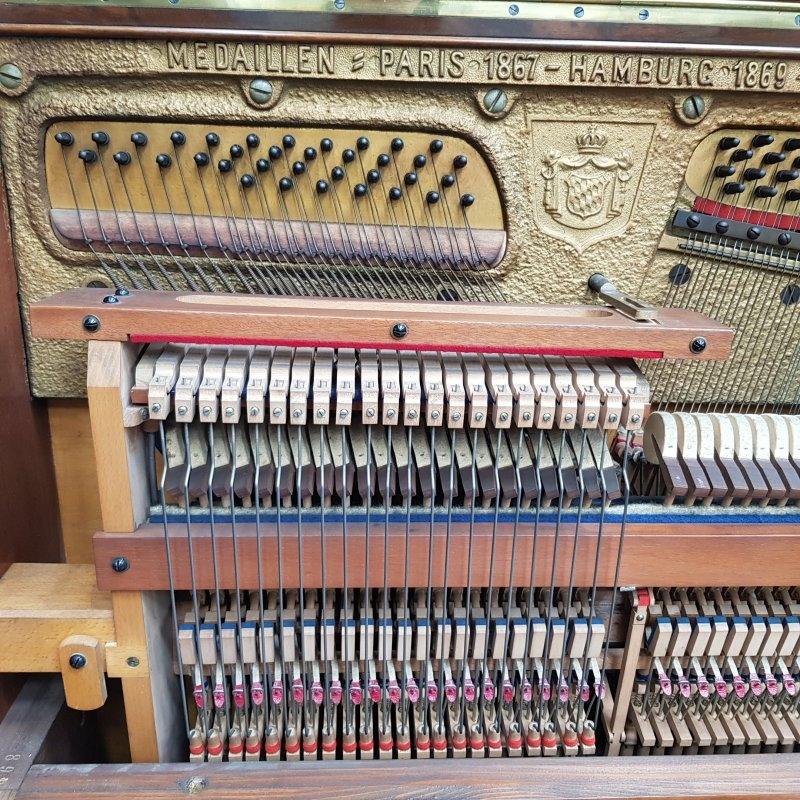 Steingraeber & Sohne 135 upright Piano in mahogany – Gallery image – Roberts Pianos Oxford