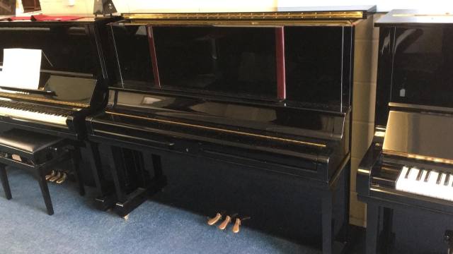 Yamaha U5 upright Piano in bright black – Inventory thumbnail – Roberts Pianos Oxford