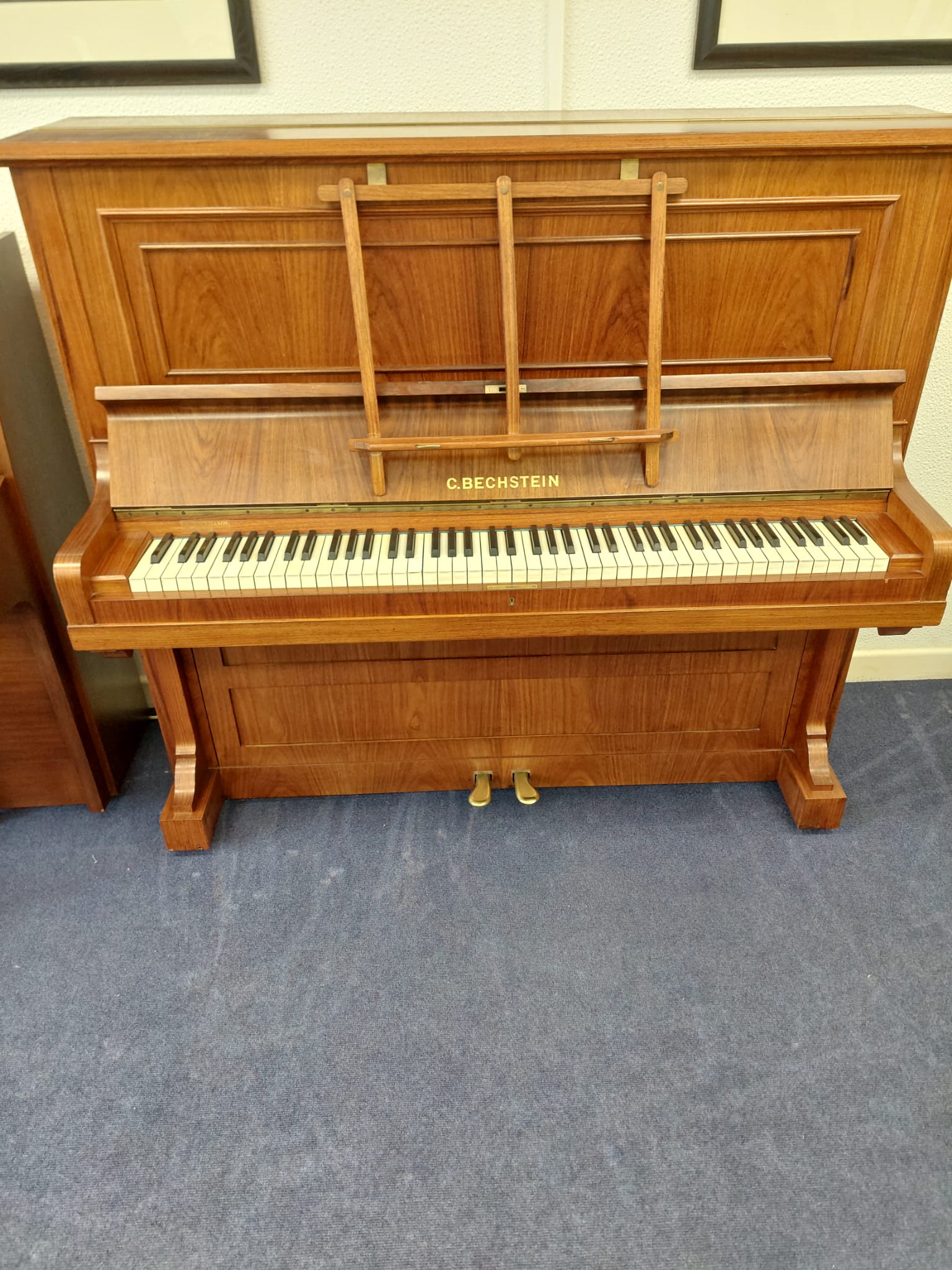 Beschtein 10 Upright Piano in Rosewood – Gallery image – Roberts Pianos Oxford