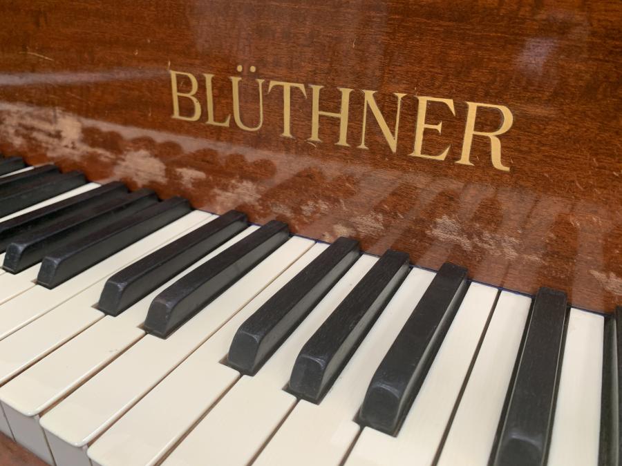 Bluthner Style IVa grand Piano in flamed mahogany – Gallery image – Roberts Pianos Oxford