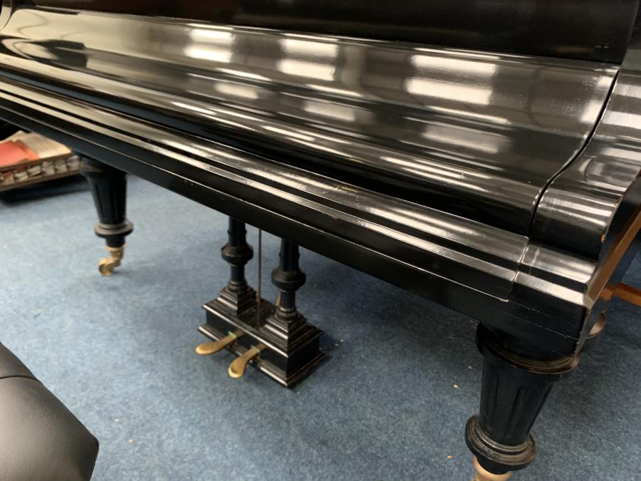Bluthner style VI grand Piano in black – Gallery image – Roberts Pianos Oxford