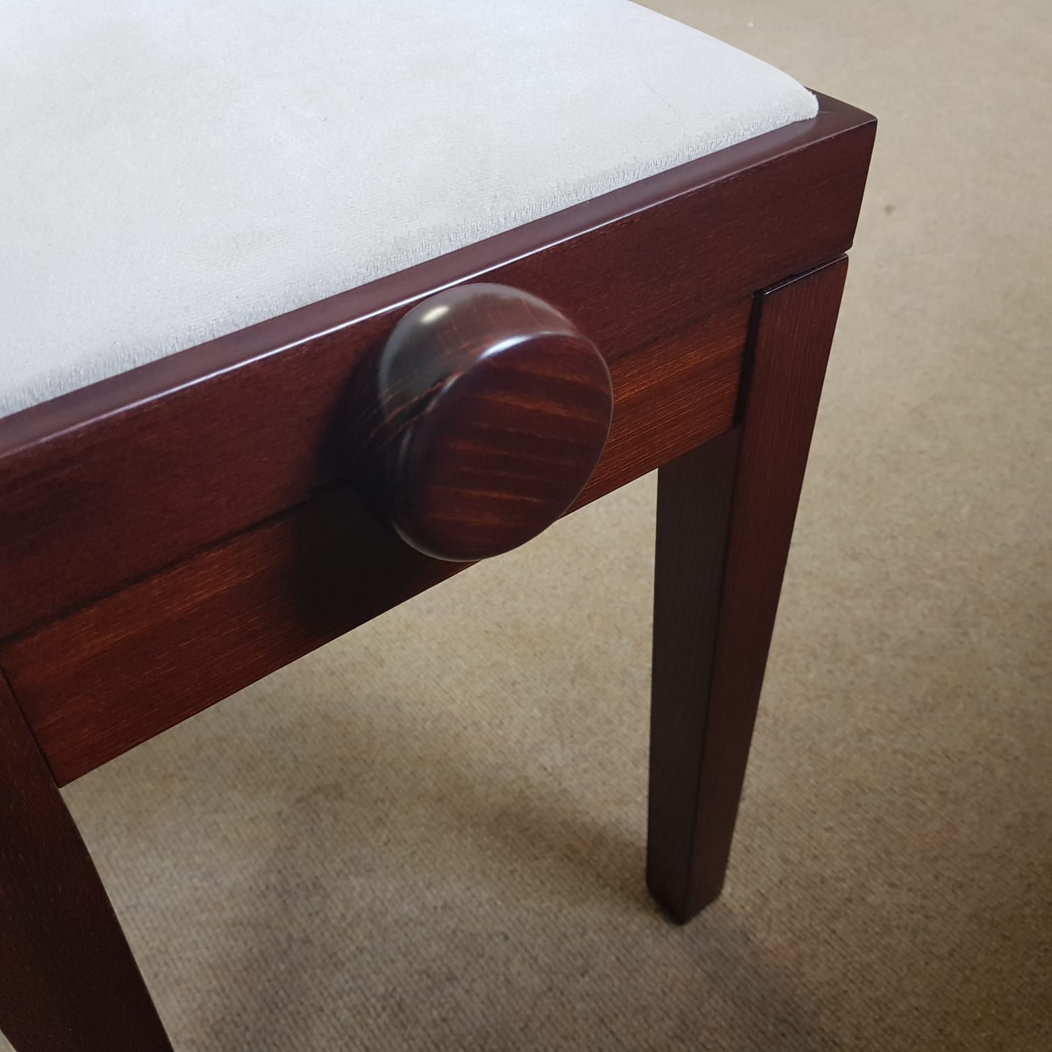 Hidrau Geneva Stool