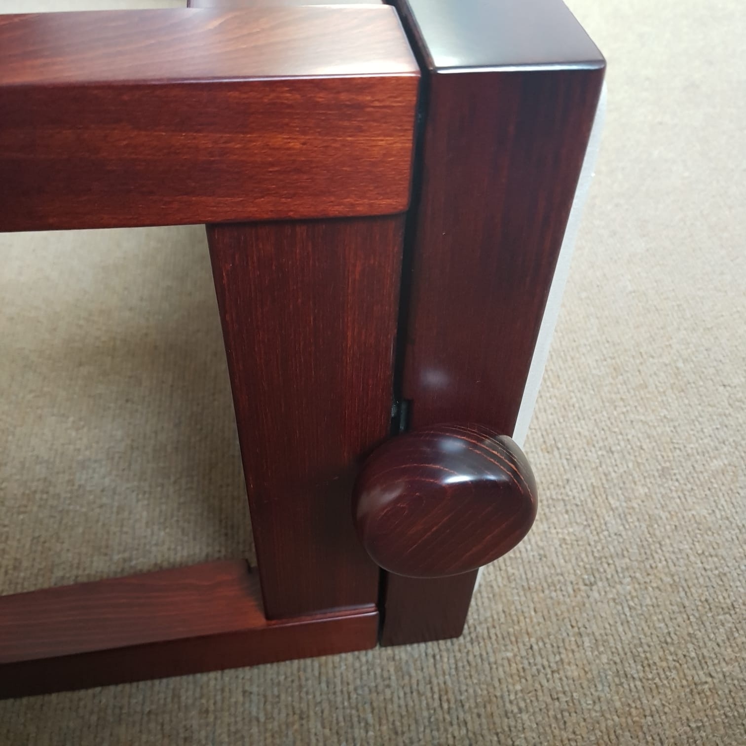 Hidrau Geneva Stool