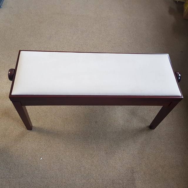 Hidrau Geneva Stool stool Piano in mahogany bur – Inventory thumbnail – Roberts Pianos Oxford