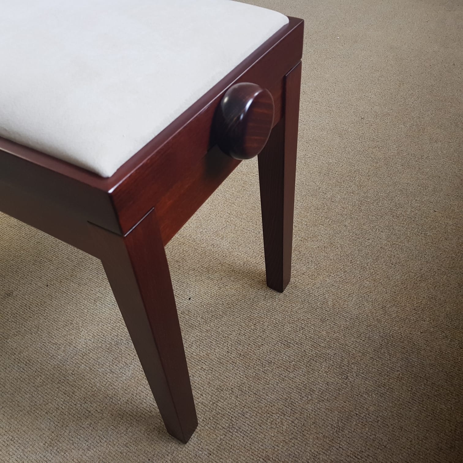 Hidrau Geneva Stool