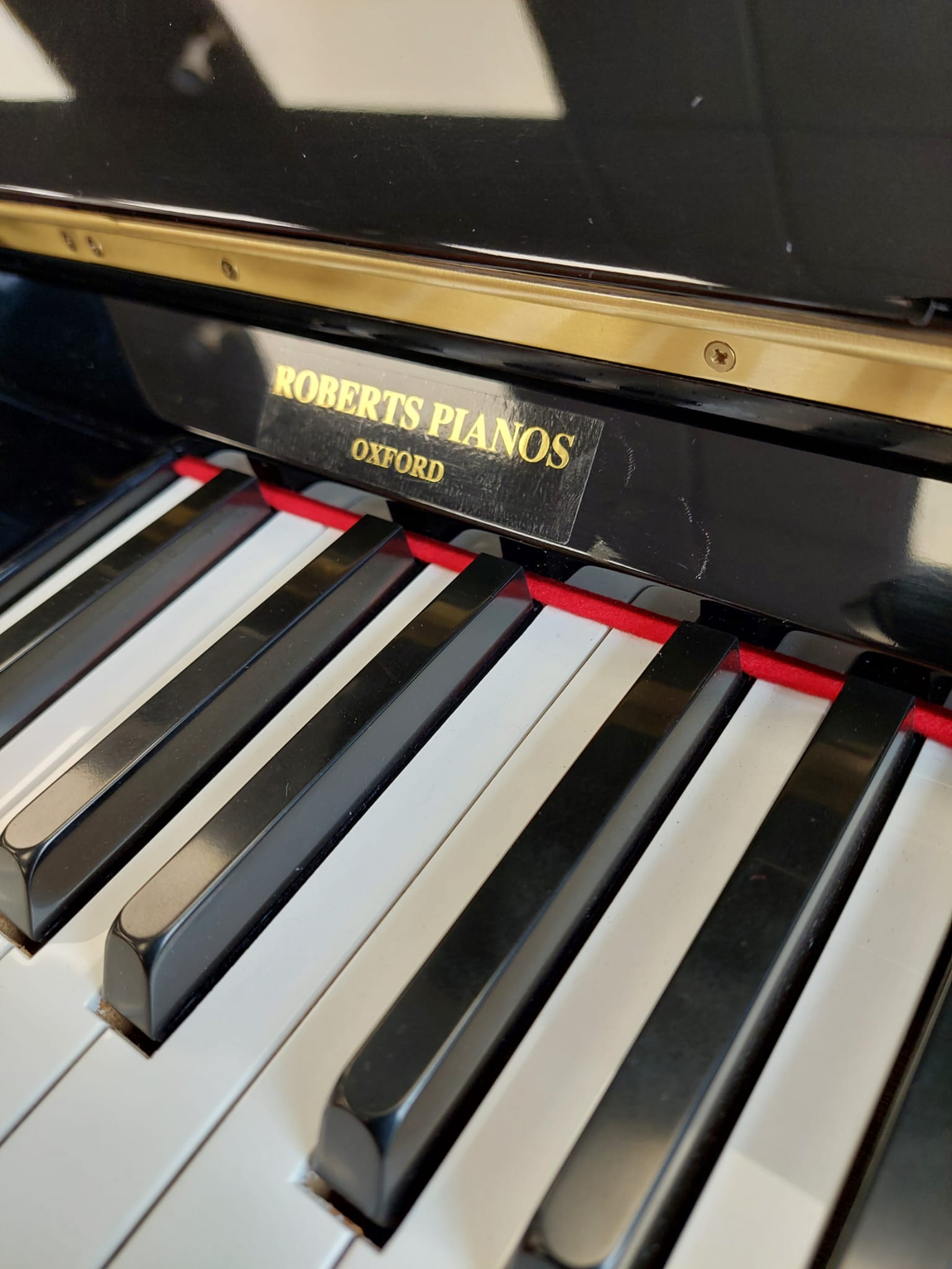 Yamaha U1M Upright Piano in Black Polyester – Gallery image – Roberts Pianos Oxford