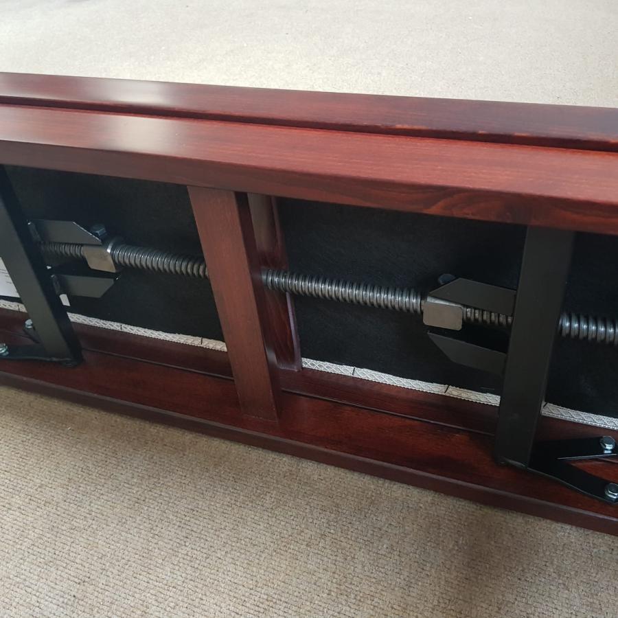 Hidrau Geneva Stool stool Piano in mahogany bur – Gallery image – Roberts Pianos Oxford