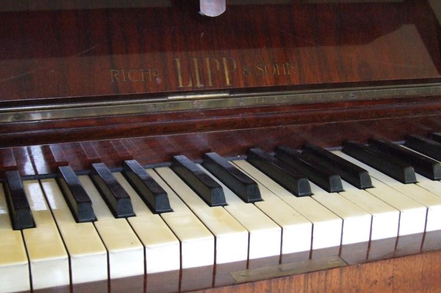 Richard Lipp upright Piano in roosewood – Gallery image – Roberts Pianos Oxford