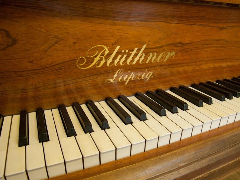 Bluthner VIII Aliquot grand Piano in Rosewood – Gallery image – Roberts Pianos Oxford