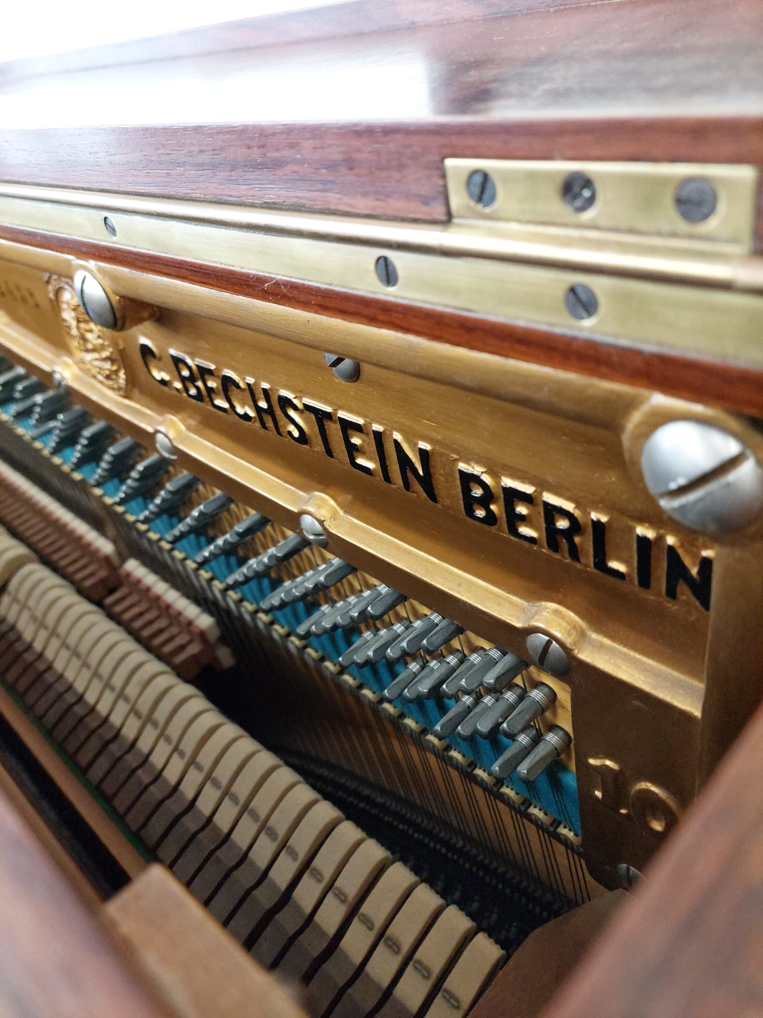 Beschtein 10 Upright Piano in Rosewood – Gallery image – Roberts Pianos Oxford