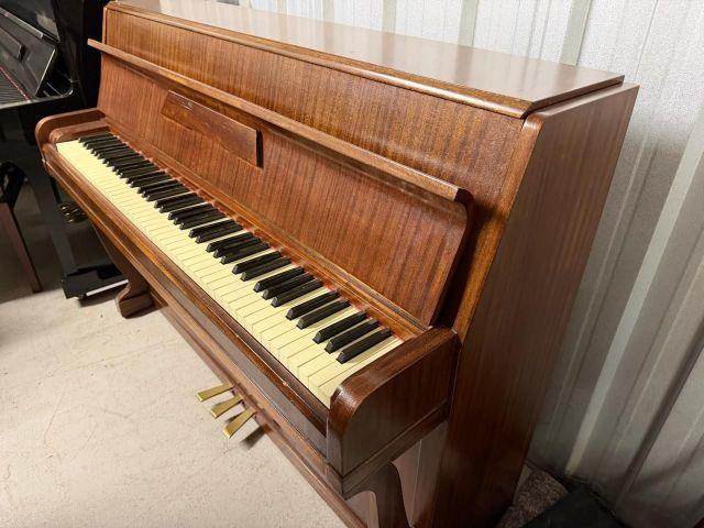 Erard upright Piano in Mahogany – Gallery image – Roberts Pianos Oxford