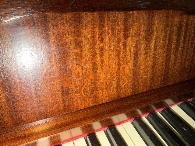 Erard upright Piano in Mahogany – Gallery image – Roberts Pianos Oxford