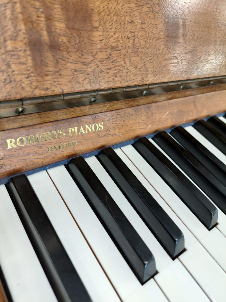 Grotrian Steinweg 120 upright Piano in mahogany – Gallery image – Roberts Pianos Oxford