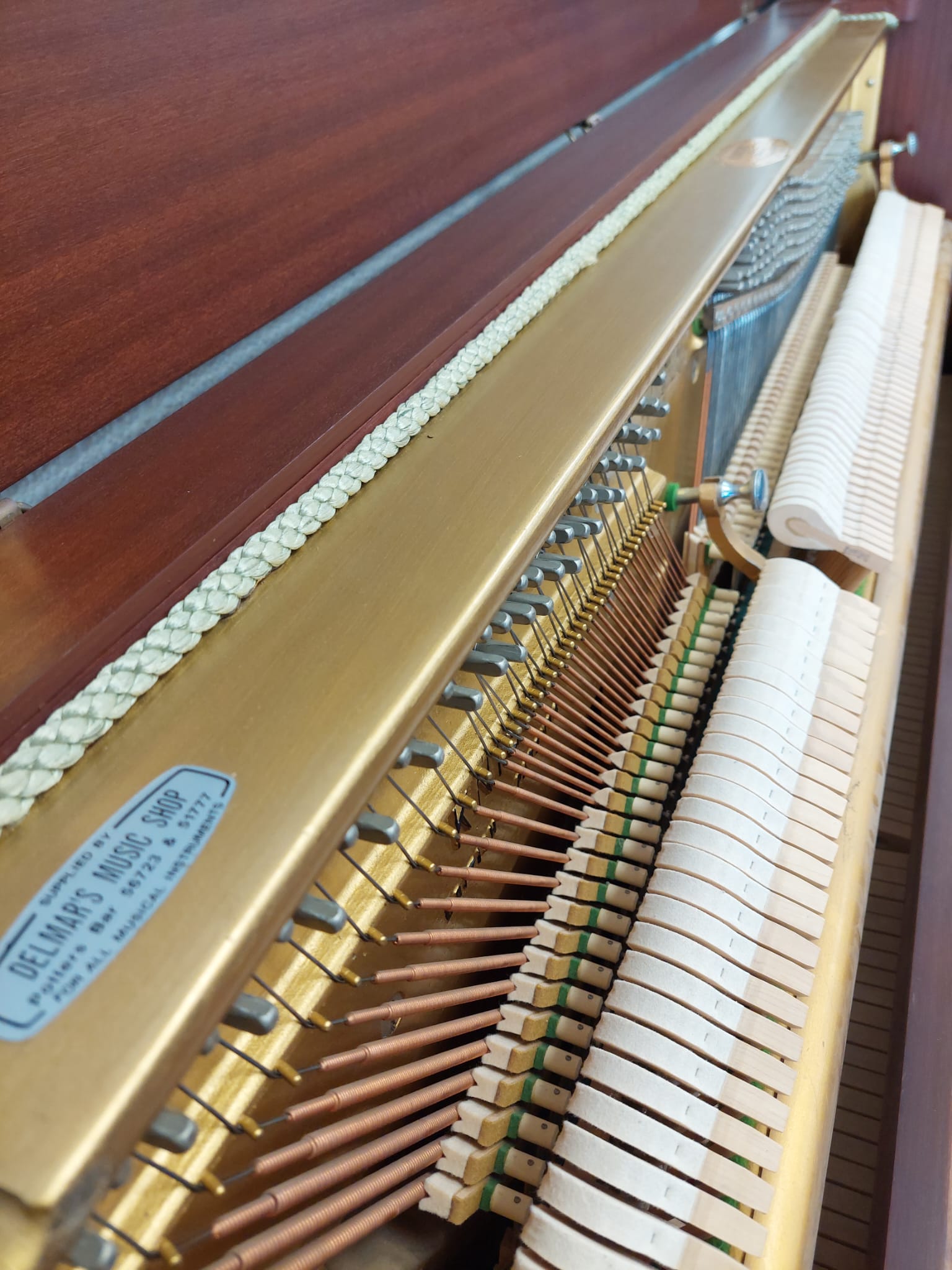 Knight K10 in Mahogany – Gallery image – Roberts Pianos Oxford