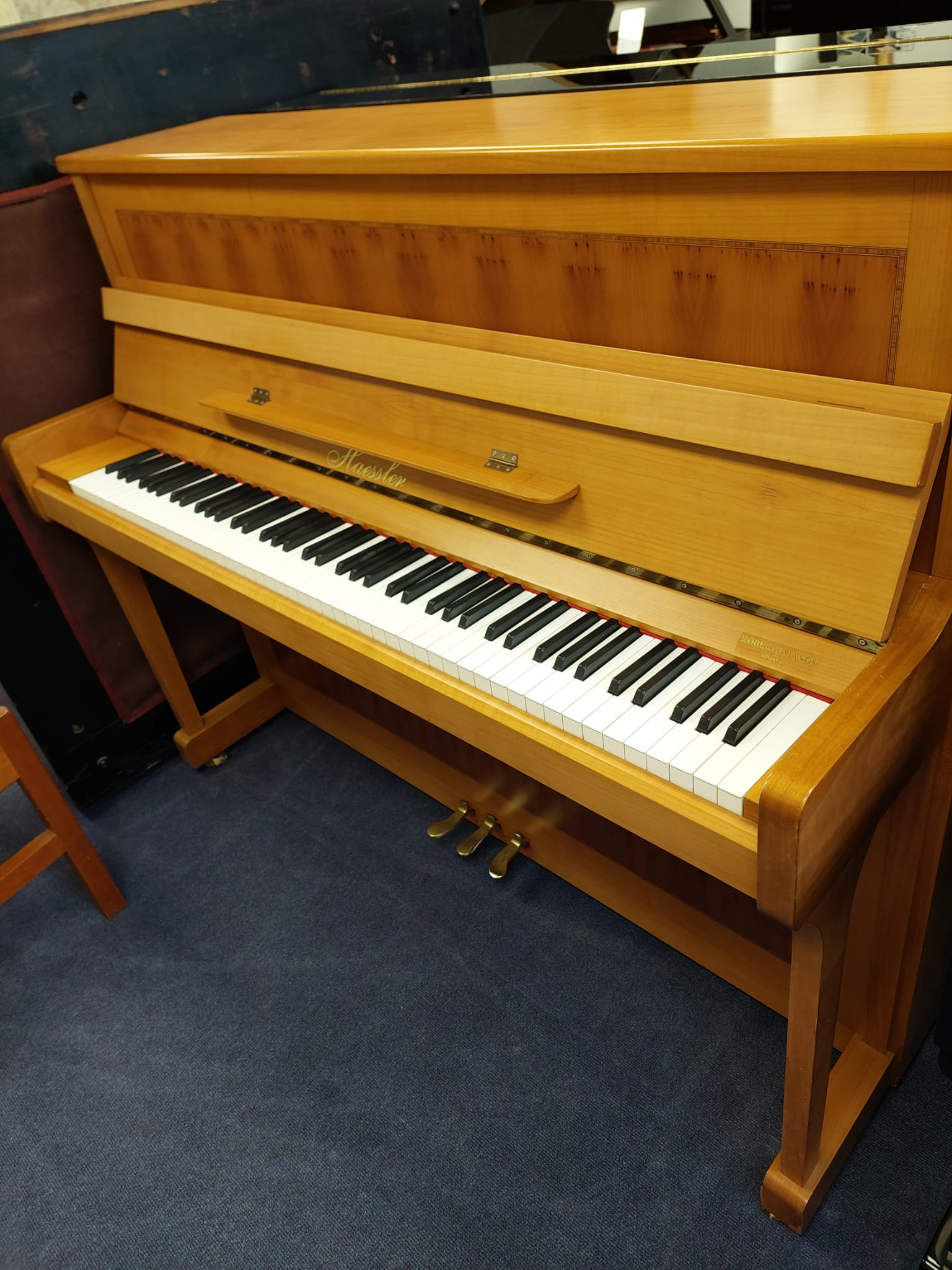 Haessler H118 upright Piano in Cherry veneer – Gallery image – Roberts Pianos Oxford