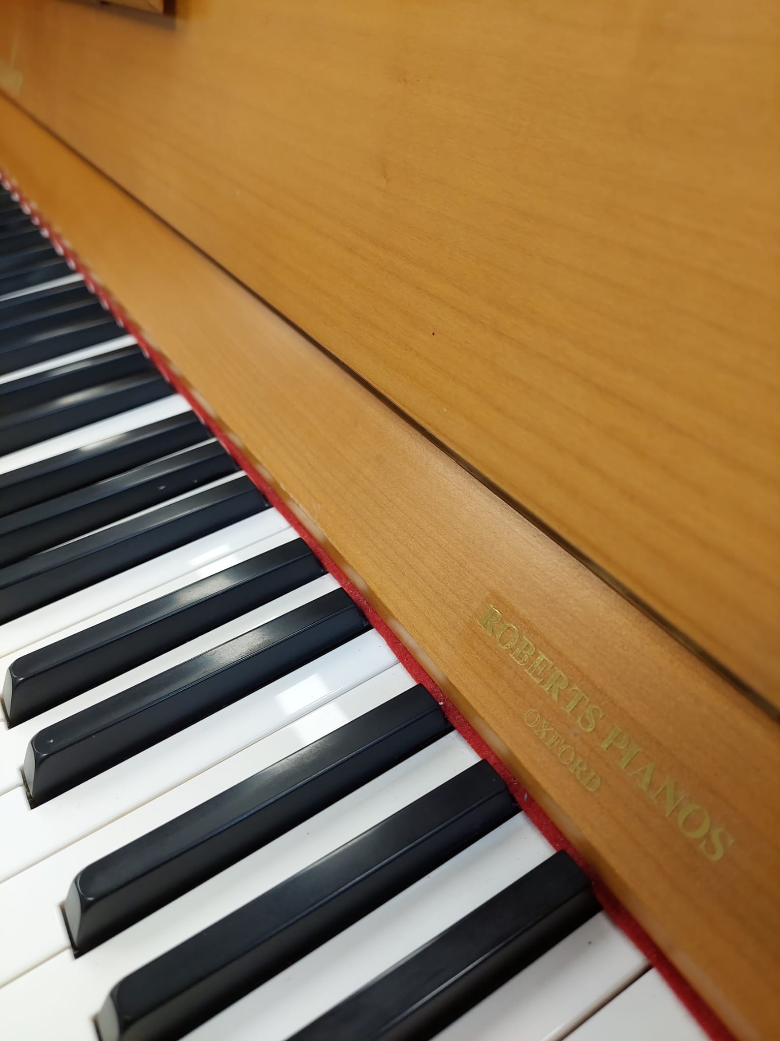 Haessler H118 upright Piano in Cherry veneer – Gallery image – Roberts Pianos Oxford