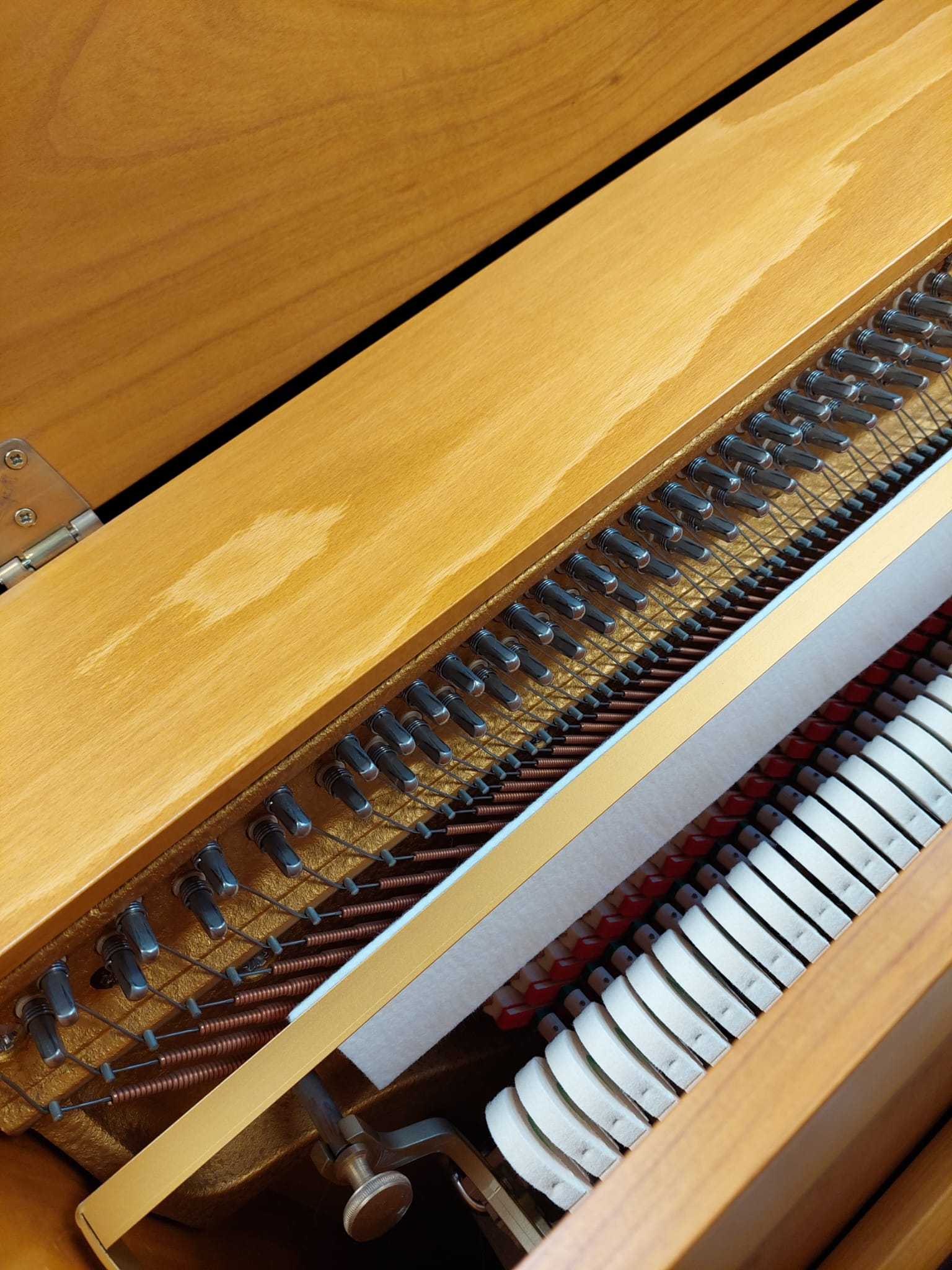 Haessler H118 upright Piano in Cherry veneer – Gallery image – Roberts Pianos Oxford