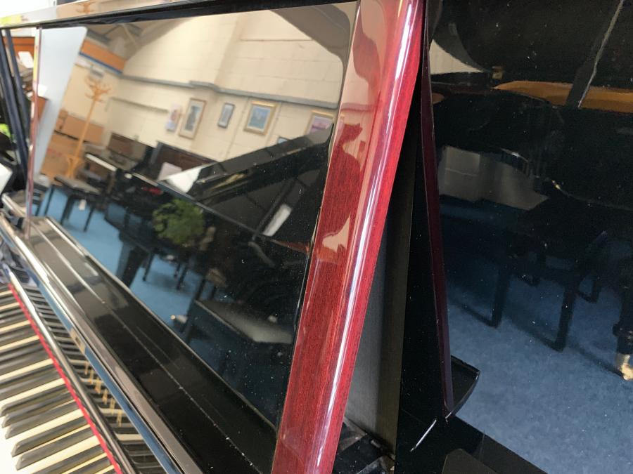 Yamaha U5 upright Piano in bright black – Gallery image – Roberts Pianos Oxford