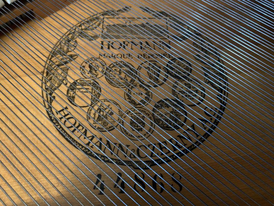 Hofmann & Czerny 150 grand Piano in bright walnut – Gallery image – Roberts Pianos Oxford