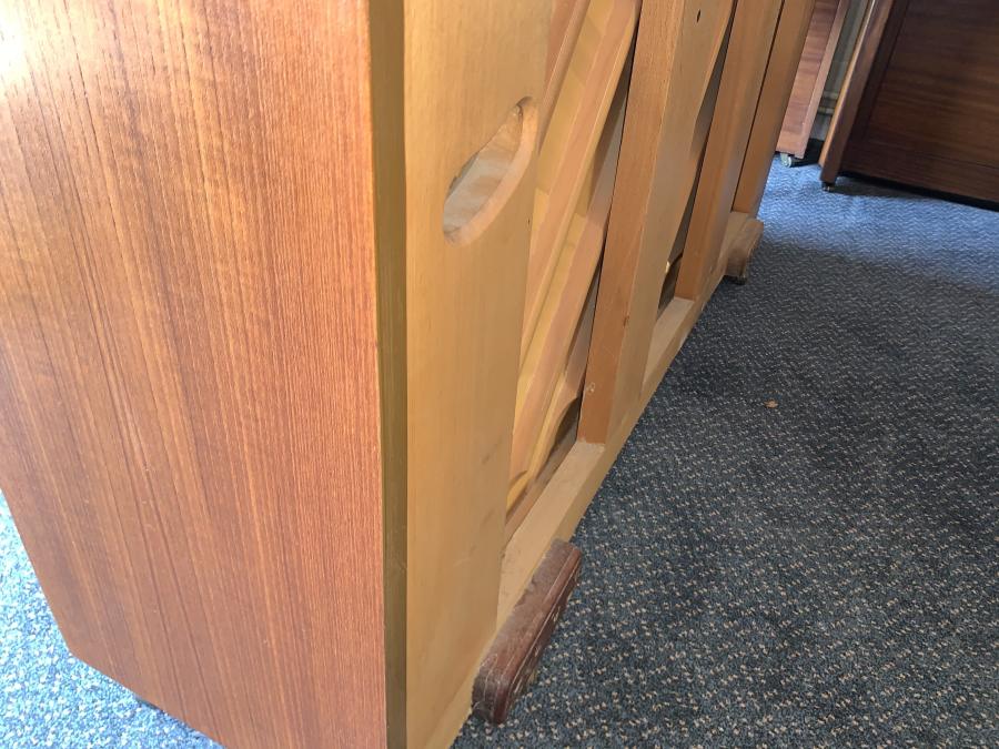 Knight K6 upright Piano in teak – Gallery image – Roberts Pianos Oxford