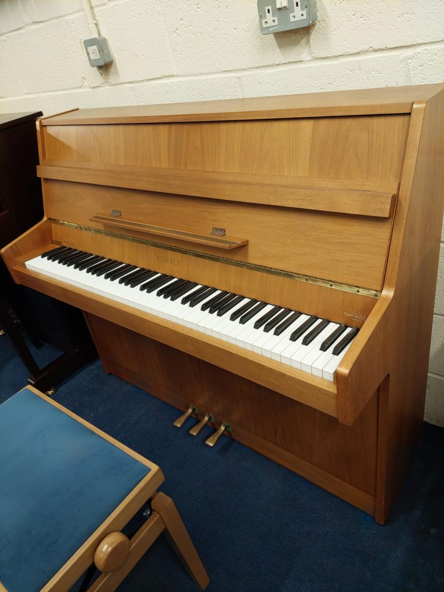 Kemble Oxford upright Piano in mahogany – Featured image – Roberts Pianos Oxford
