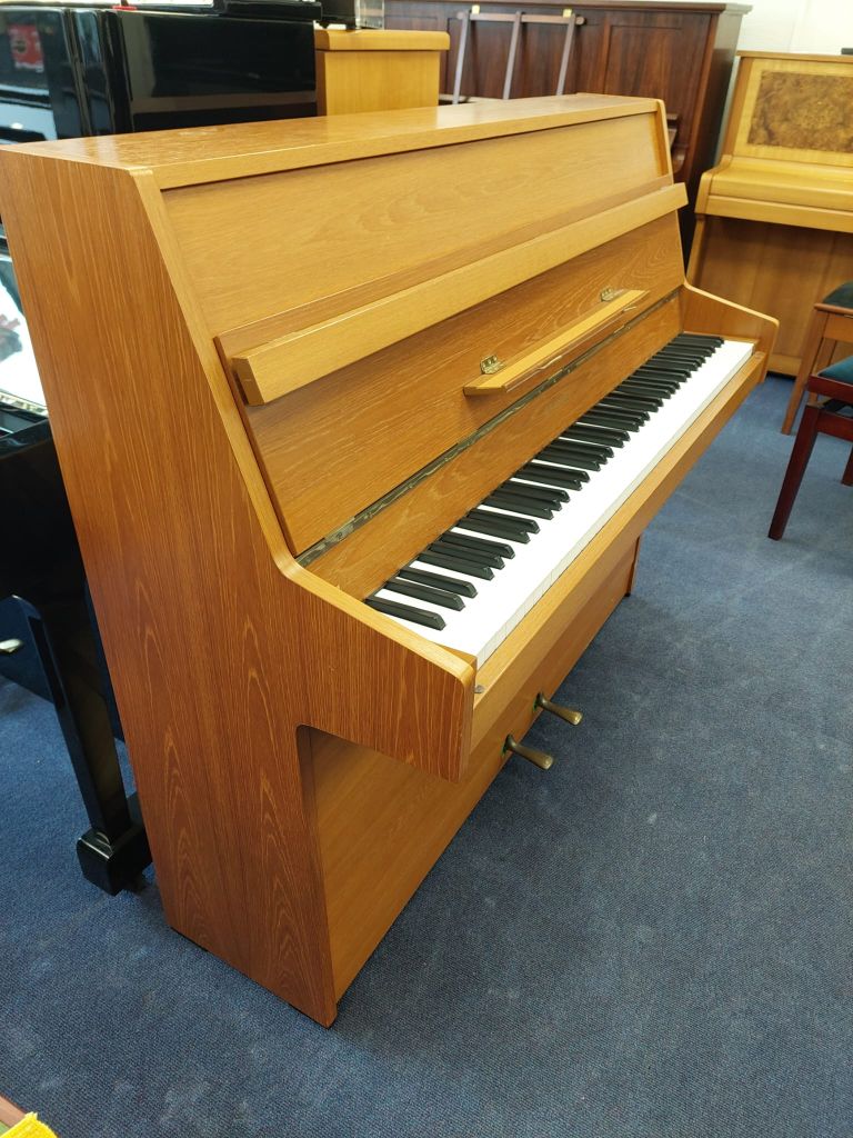 Kemble Compact upright Piano in Teak veneer – Gallery image – Roberts Pianos Oxford