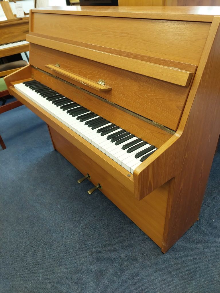 Kemble Compact upright Piano in Teak veneer – Gallery image – Roberts Pianos Oxford
