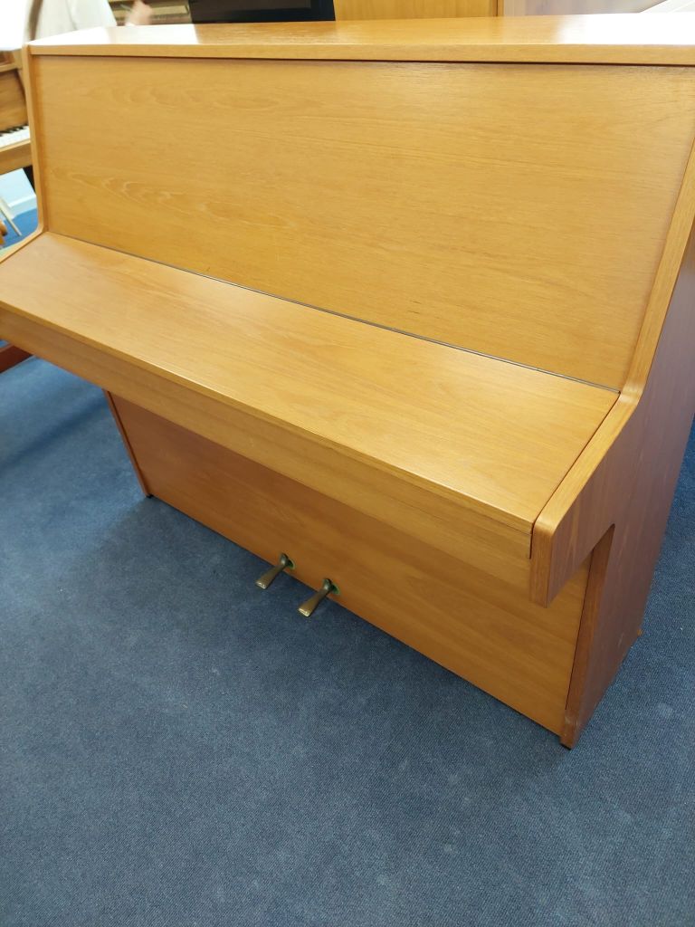 Kemble Compact upright Piano in Teak veneer – Gallery image – Roberts Pianos Oxford