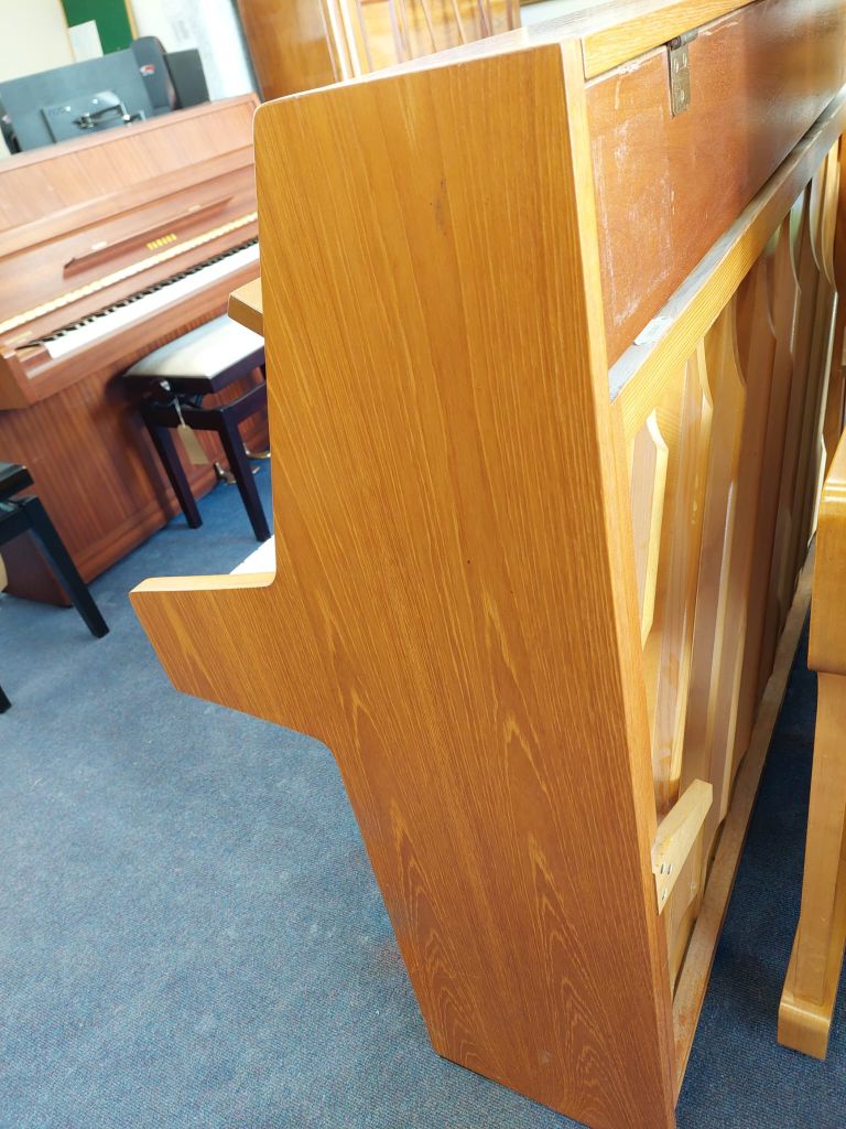 Kemble Compact upright Piano in Teak veneer – Gallery image – Roberts Pianos Oxford