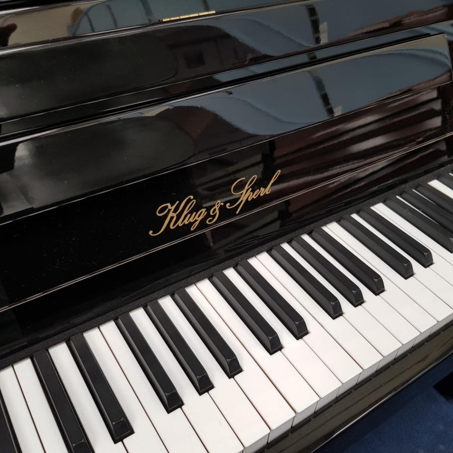 Klug & Sperl 118 upright Piano in bright black – Gallery image – Roberts Pianos Oxford