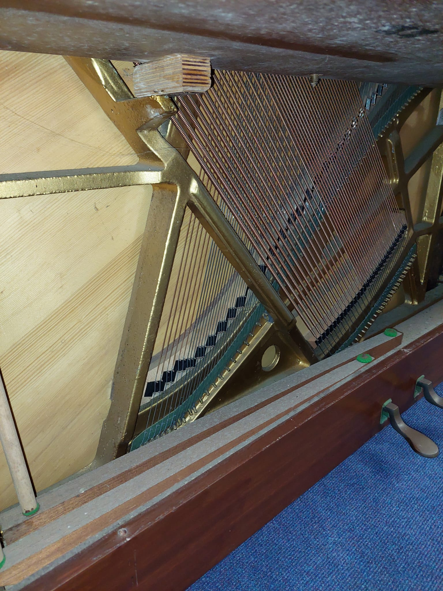 Knight K6 (K20) upright Piano in Mahogany satin – Gallery image – Roberts Pianos Oxford