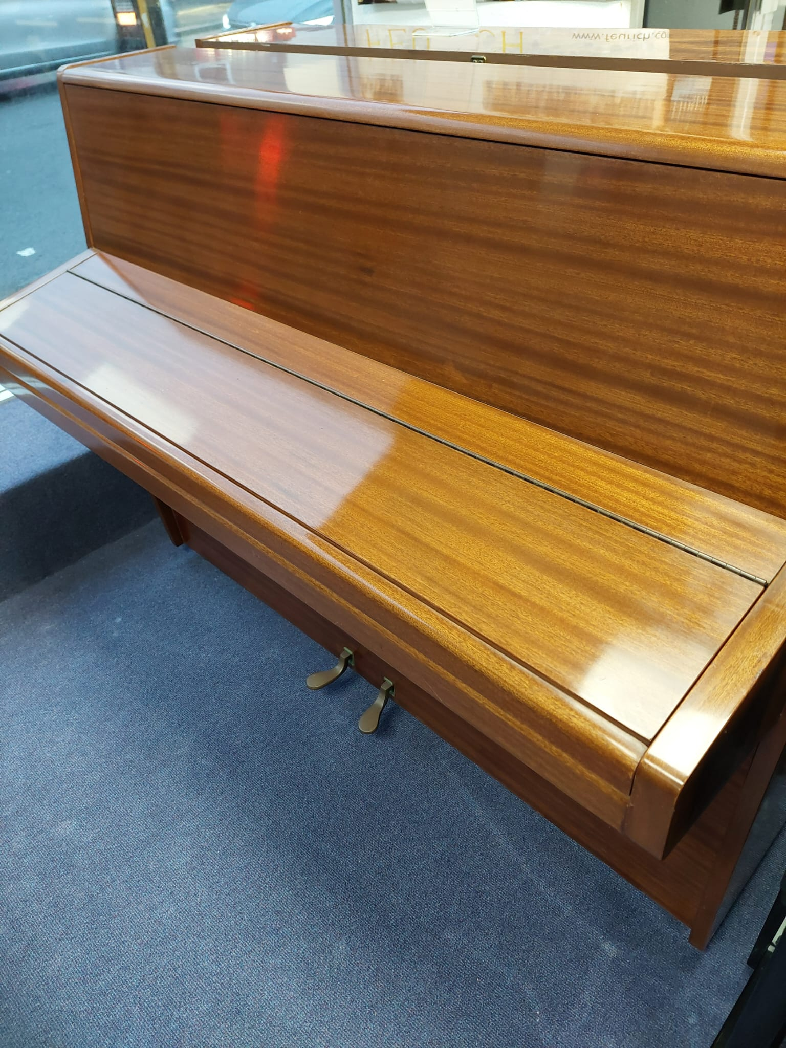 Knight K6 (K20) upright Piano in Mahogany satin – Gallery image – Roberts Pianos Oxford