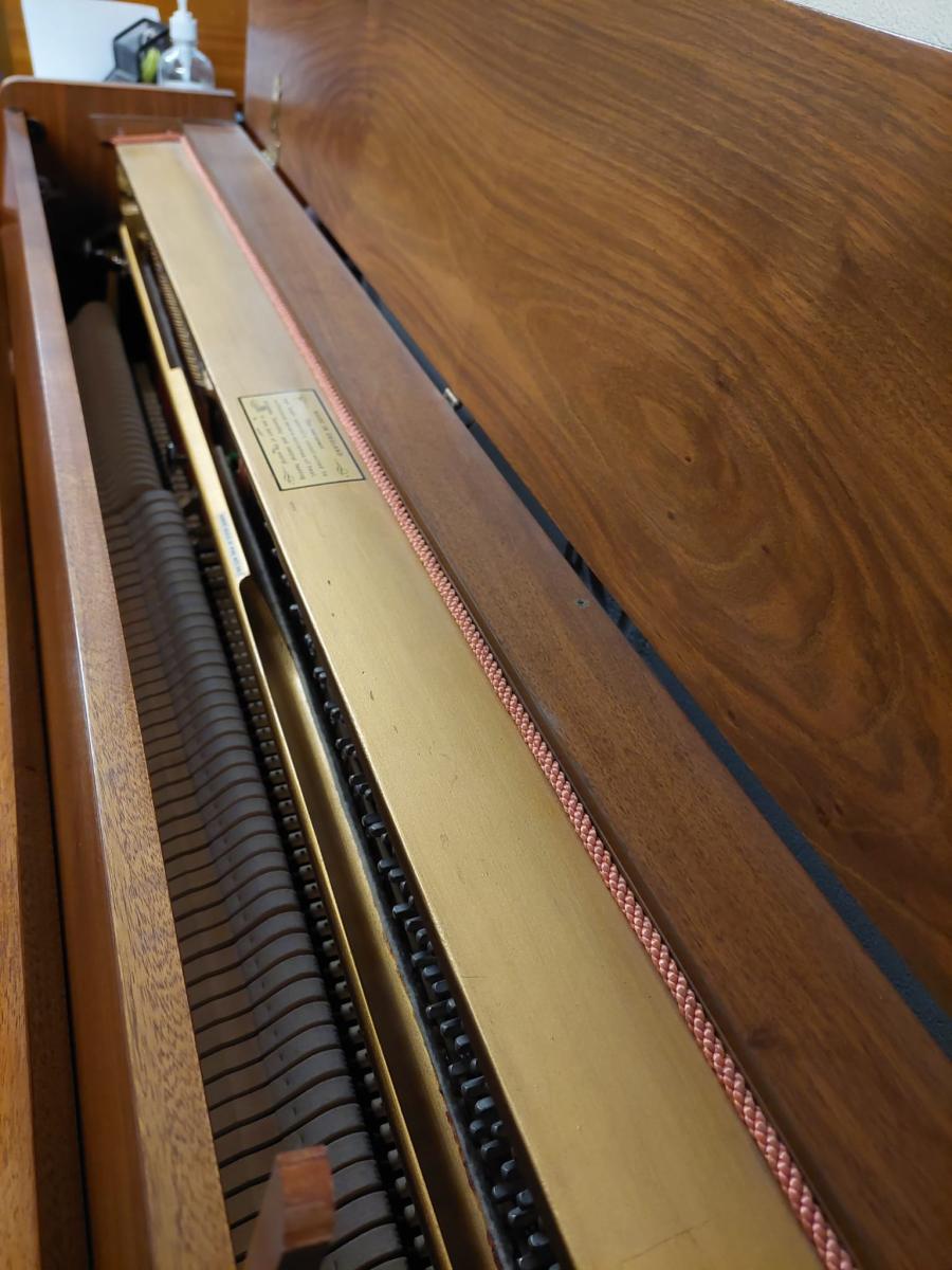 Knight K20 upright Piano in Mahogany – Gallery image – Roberts Pianos Oxford
