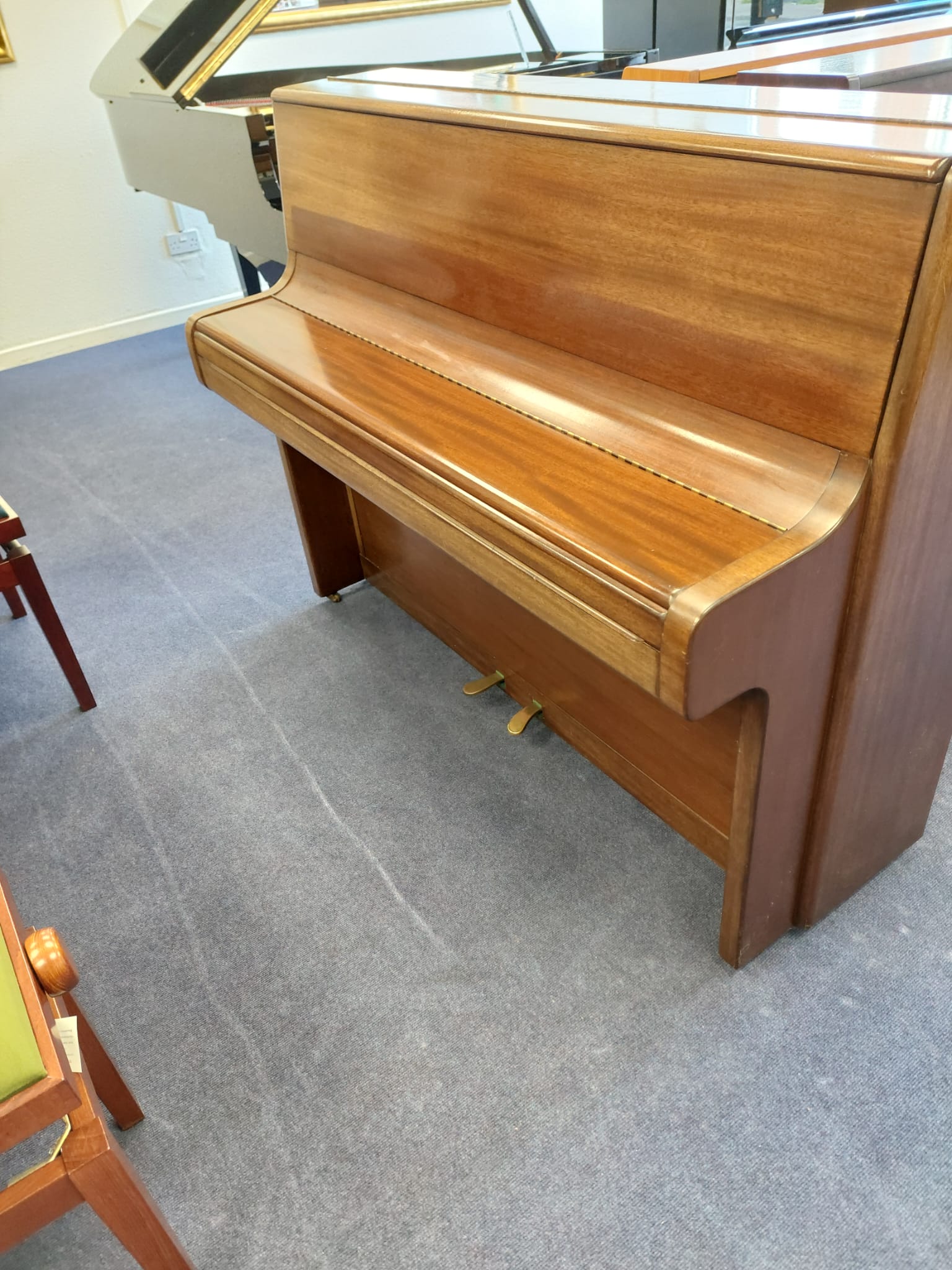 Welmar in Mahogany – Gallery image – Roberts Pianos Oxford