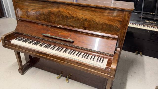 Steinway Vertegrand in Mahogany – Inventory thumbnail – Roberts Pianos Oxford
