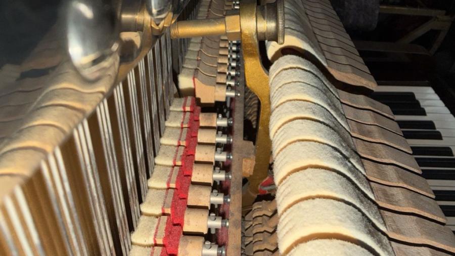Steinway Vertegrand Upright Piano in Mahogany – Gallery image – Roberts Pianos Oxford