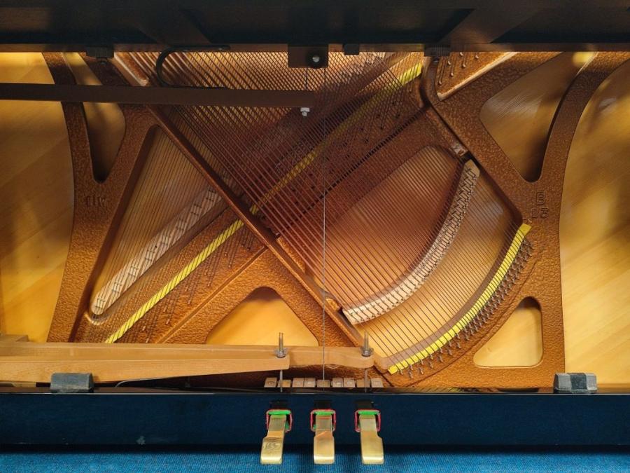 German Feurich 122 upright Piano in Black – Gallery image – Roberts Pianos Oxford
