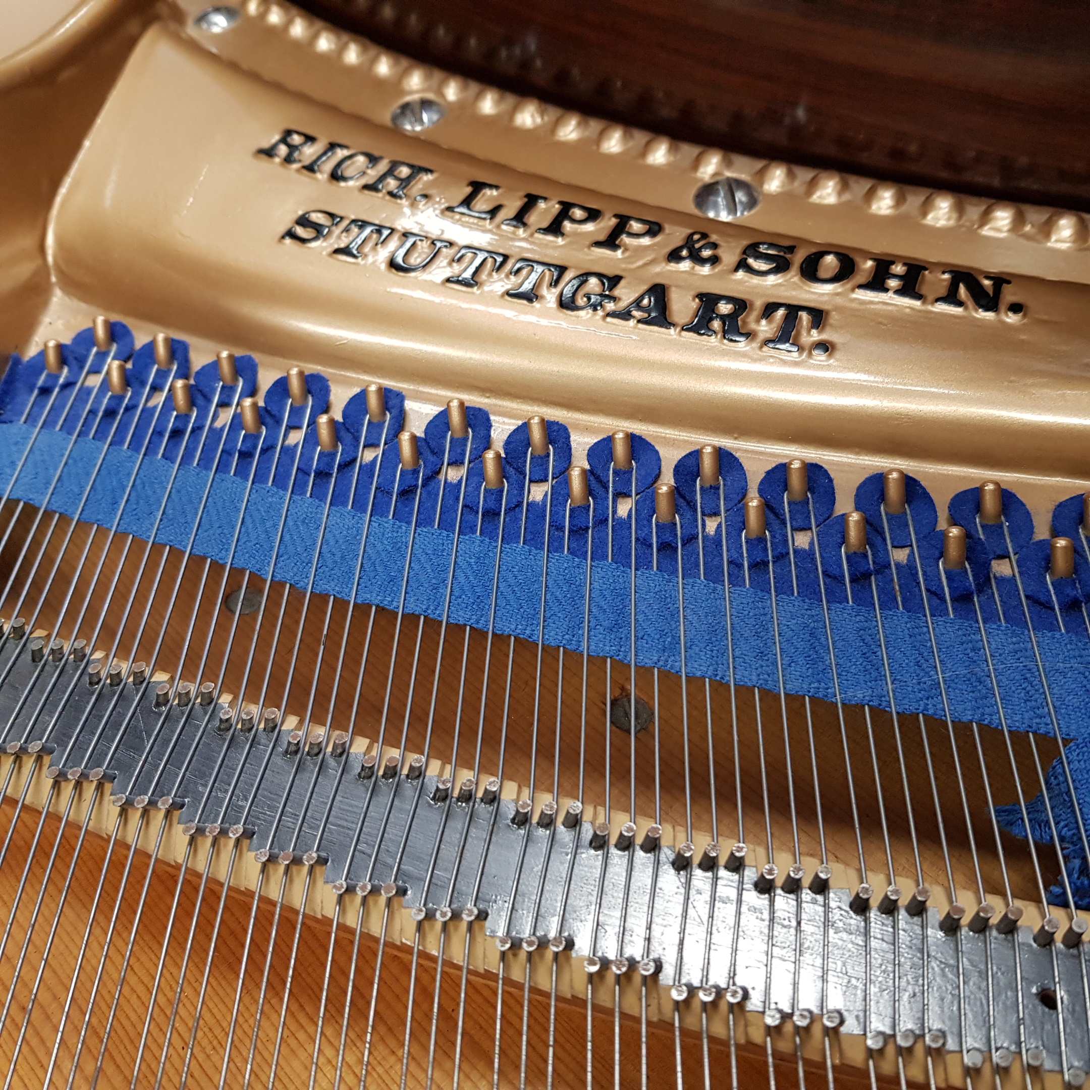 Lipp 175 grand Piano in rosewood – Gallery image – Roberts Pianos Oxford