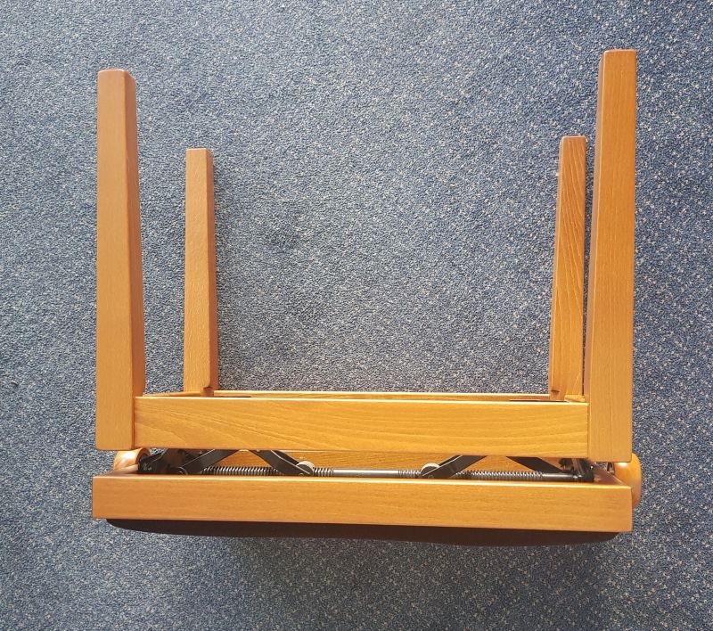 Hidrau Toledo Stool stool Piano in Old Cherry – Gallery image – Roberts Pianos Oxford