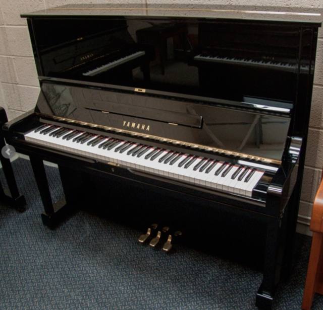 Yamaha U3H upright Piano in black – Inventory thumbnail – Roberts Pianos Oxford