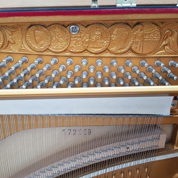 Seiler 116 upright Piano in satin oak – Gallery image – Roberts Pianos Oxford