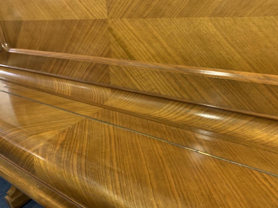 Steinway K upright Piano in Quartered satinwood – Gallery image – Roberts Pianos Oxford