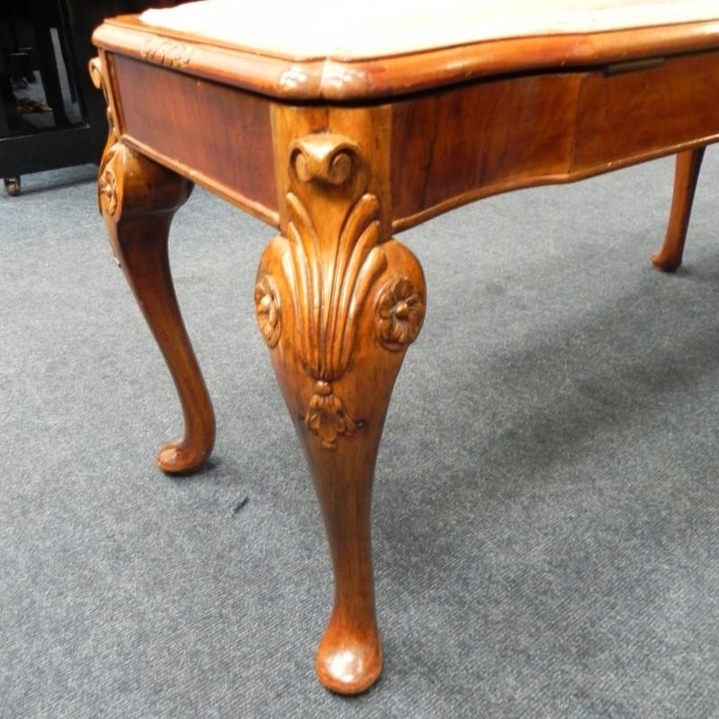 Non-adjustable duet stool stool Piano in Walnut with beige velvet top – Gallery image – Roberts Pianos Oxford
