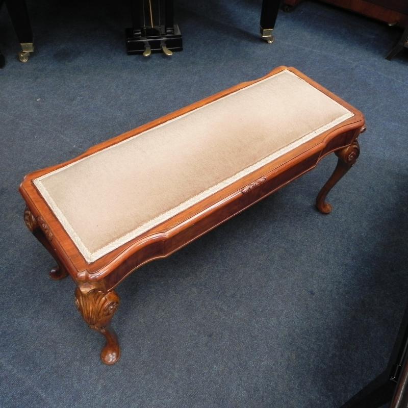 Non-adjustable duet stool stool Piano in Walnut with beige velvet top – Gallery image – Roberts Pianos Oxford