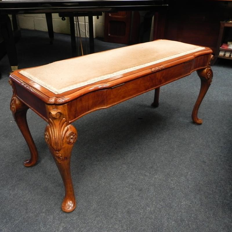 Non-adjustable duet stool stool Piano in Walnut with beige velvet top – Gallery image – Roberts Pianos Oxford