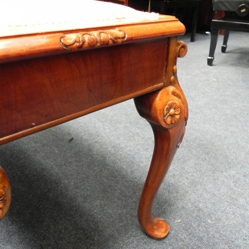 Non-adjustable duet stool stool Piano in Walnut with beige velvet top – Gallery image – Roberts Pianos Oxford