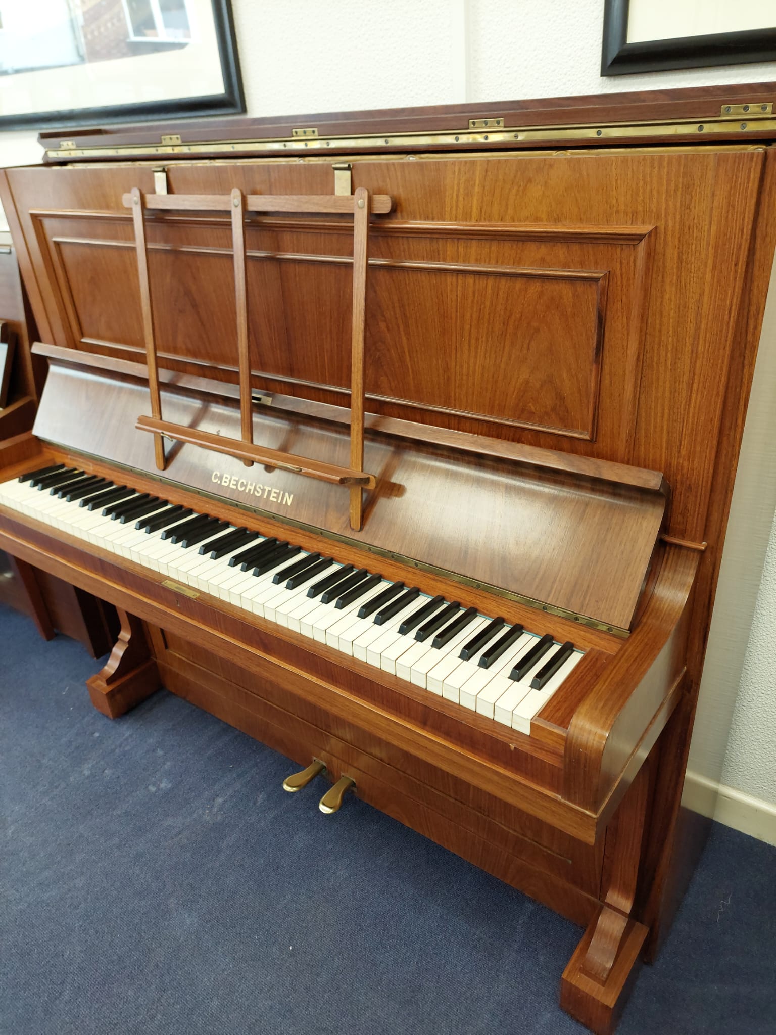 Beschtein 10 Upright Piano in Rosewood – Gallery image – Roberts Pianos Oxford
